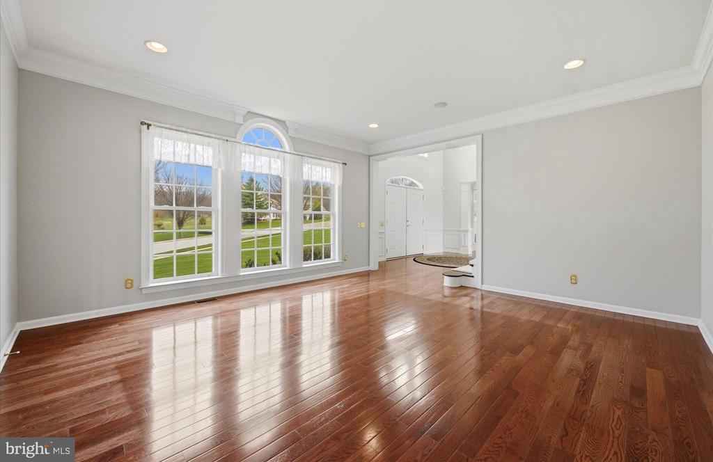 8 DEERFIELD DRIVE
