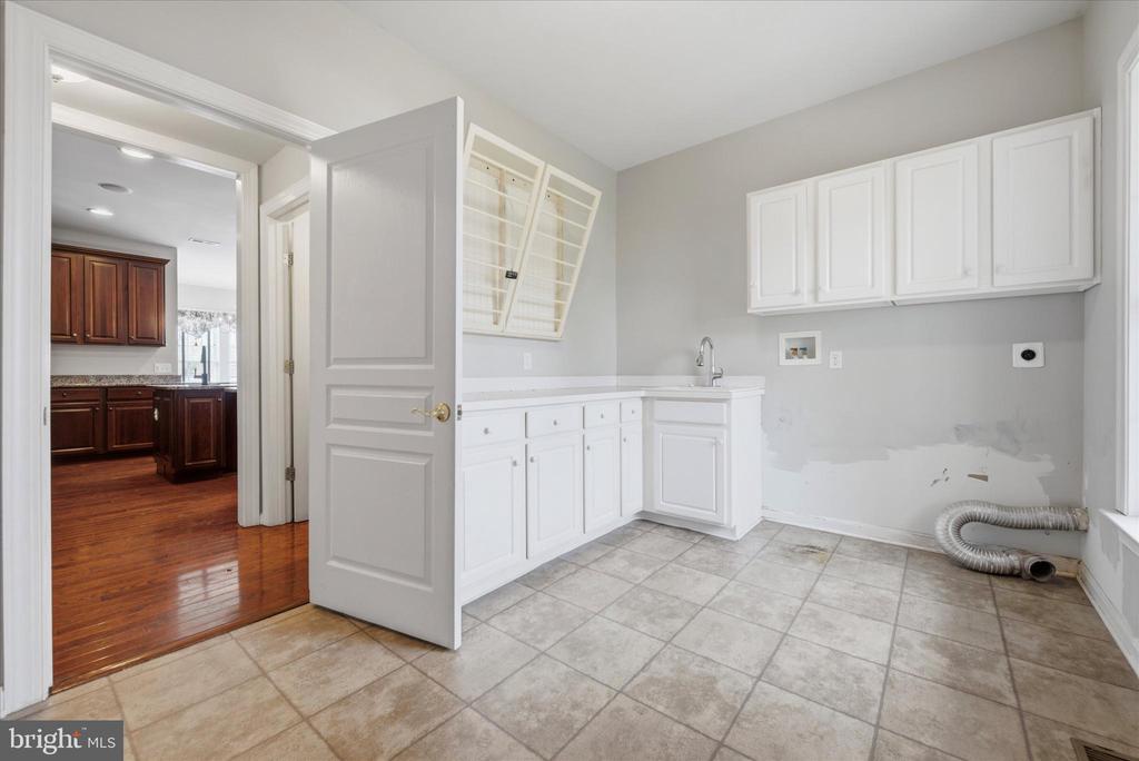 8 DEERFIELD DRIVE