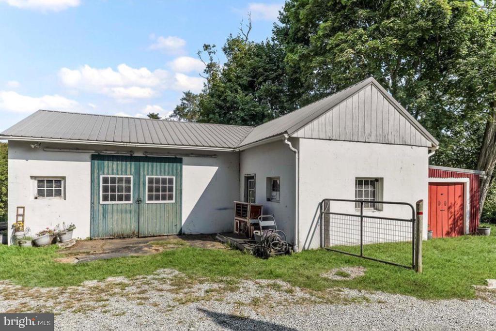 990 CHESTERVILLE ROAD