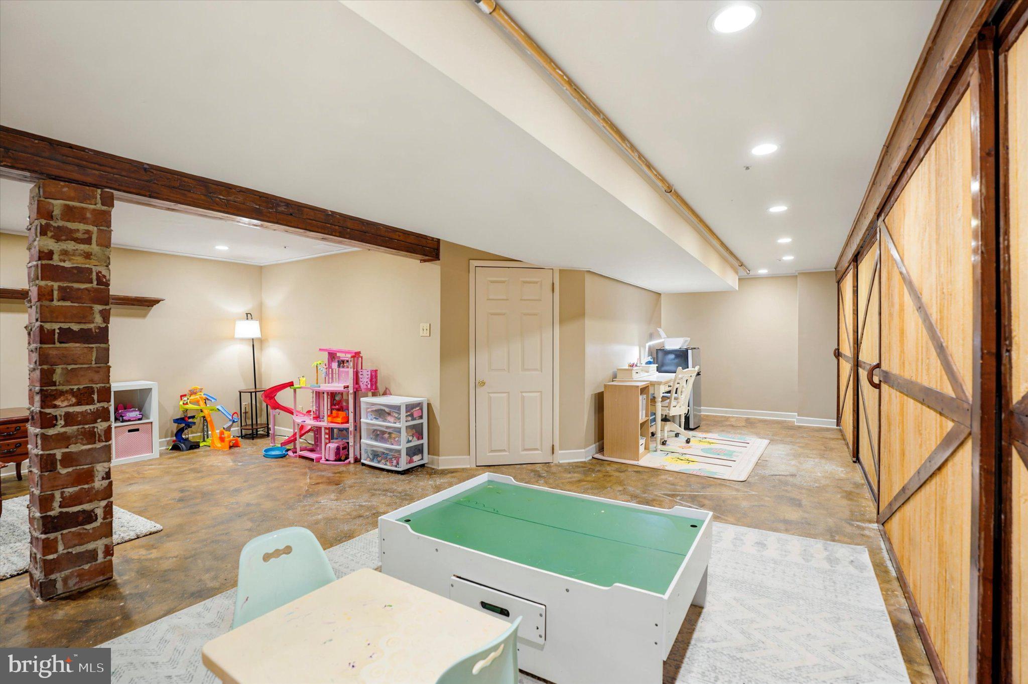 1604 E GENERAL HOWE DRIVE 71B