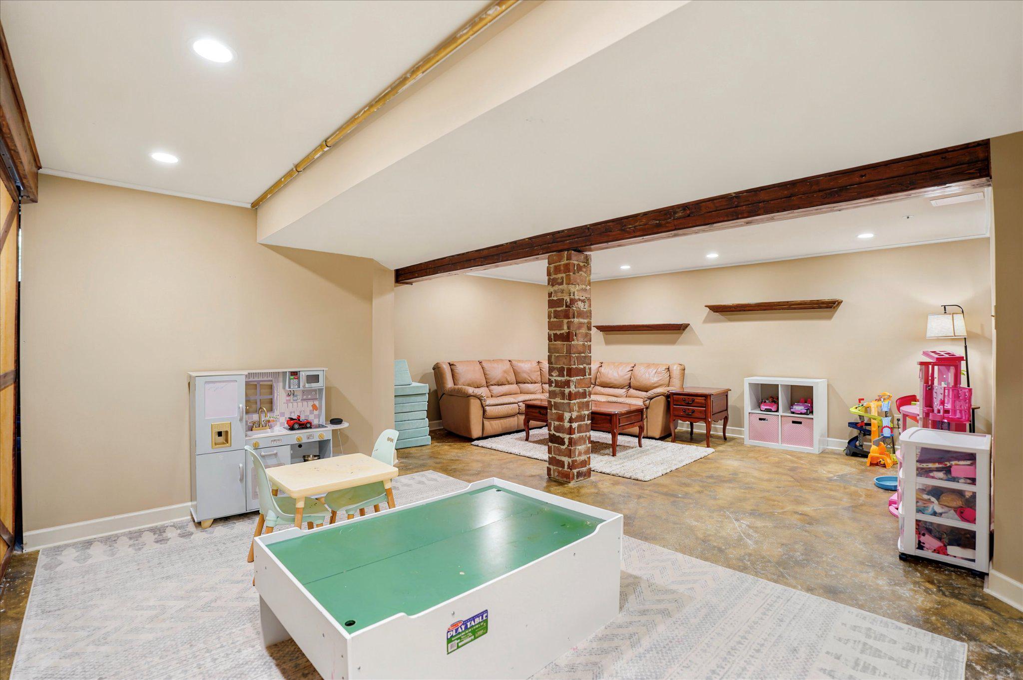 1604 E GENERAL HOWE DRIVE 71B