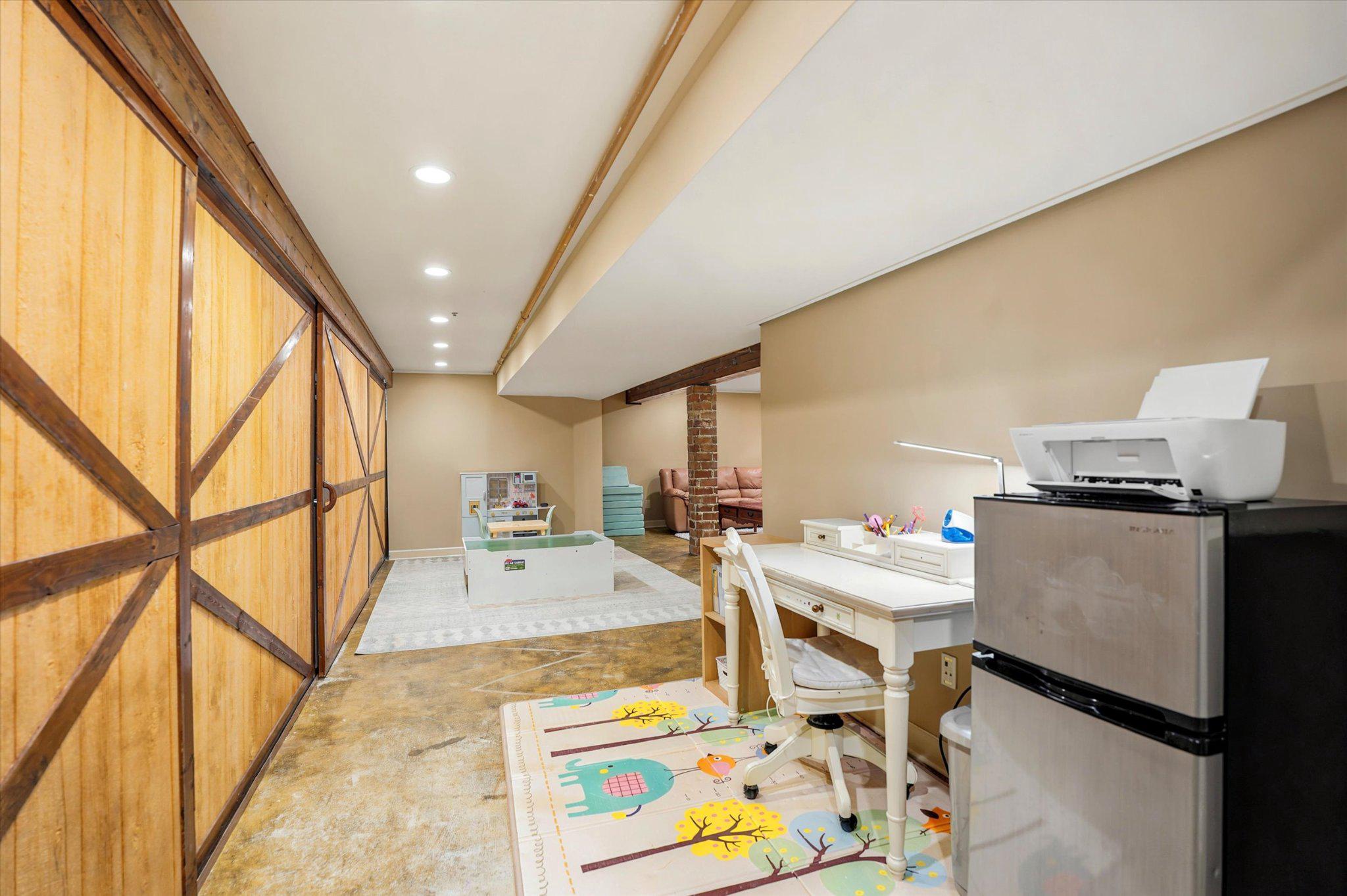 1604 E GENERAL HOWE DRIVE 71B