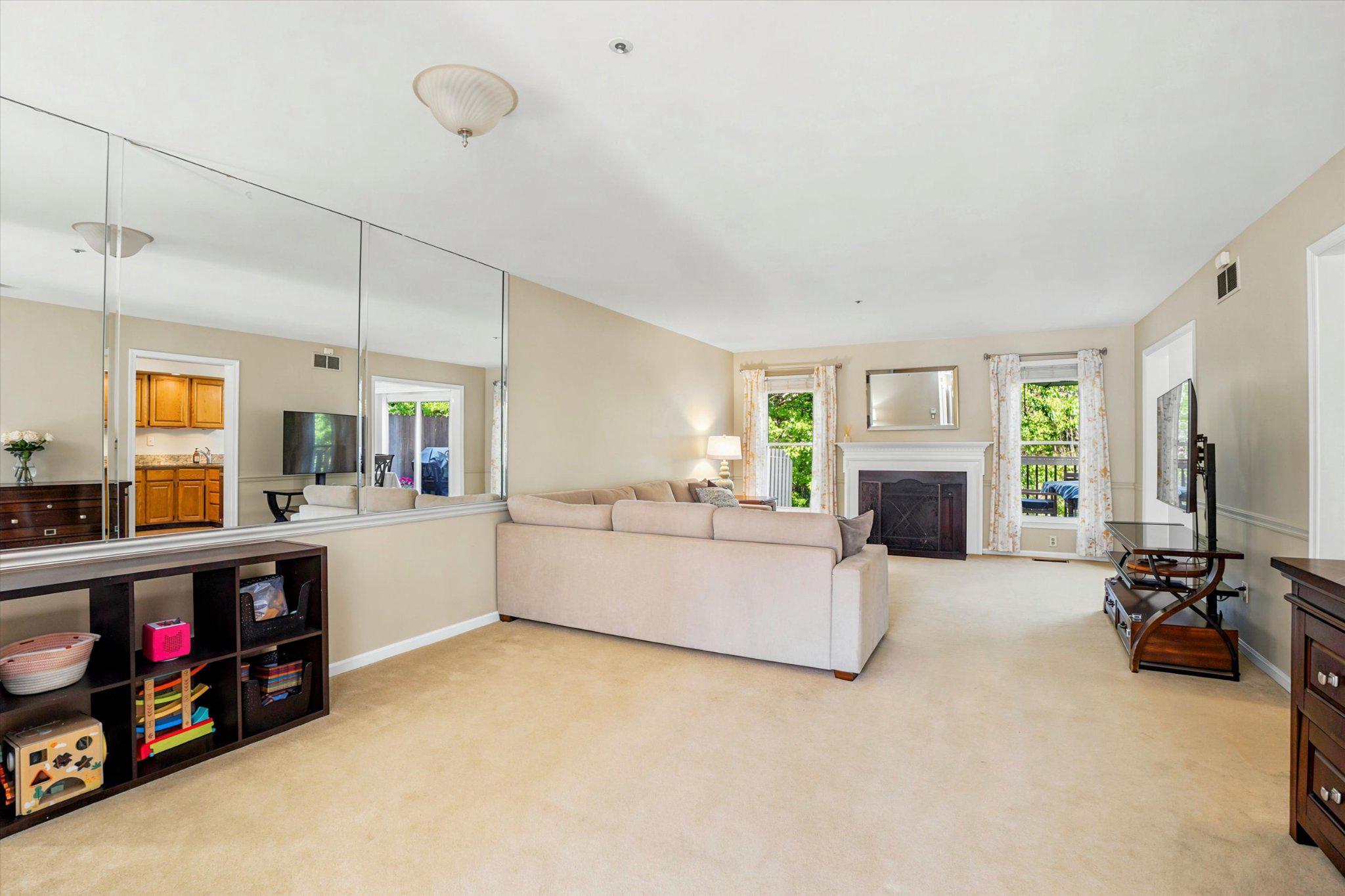 1604 E GENERAL HOWE DRIVE 71B