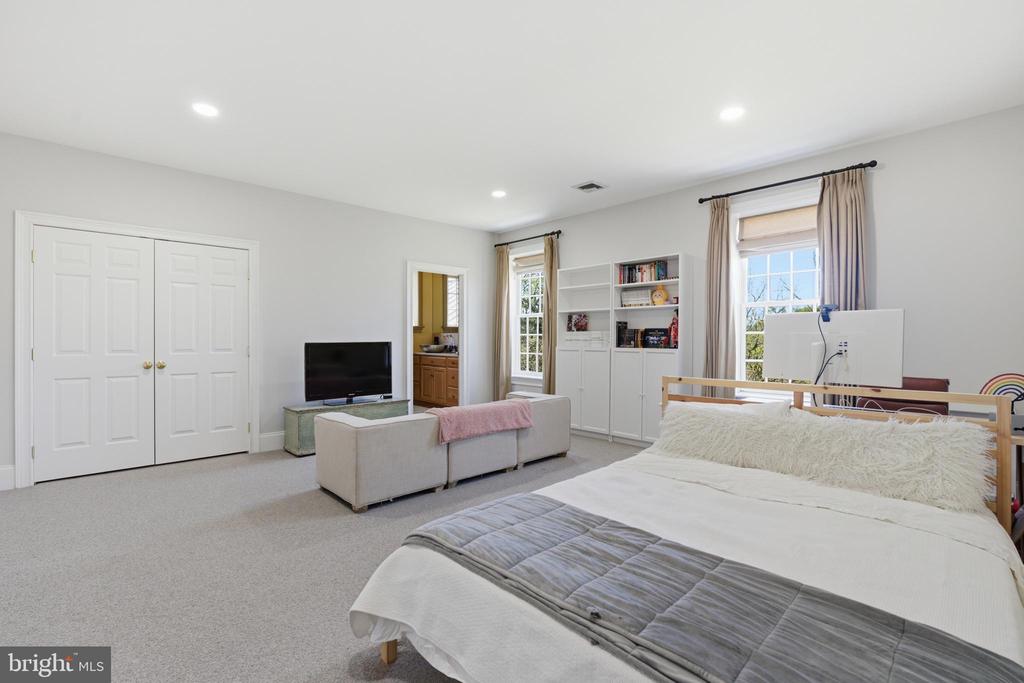 959 GARRETT MILL ROAD