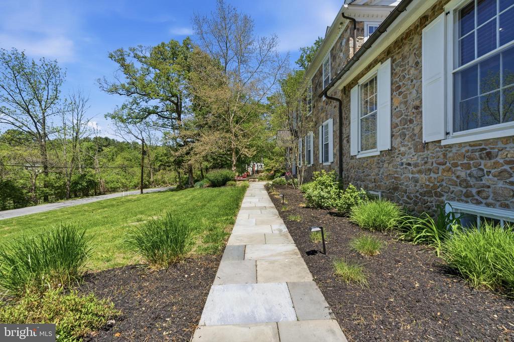 959 GARRETT MILL ROAD