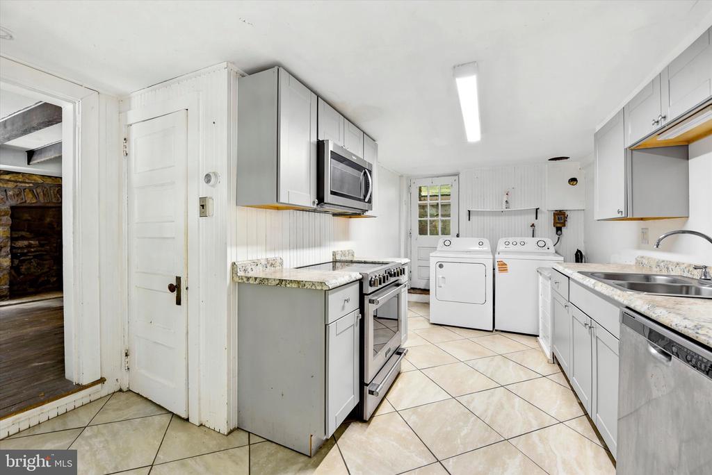 210 WESTTOWN WAY