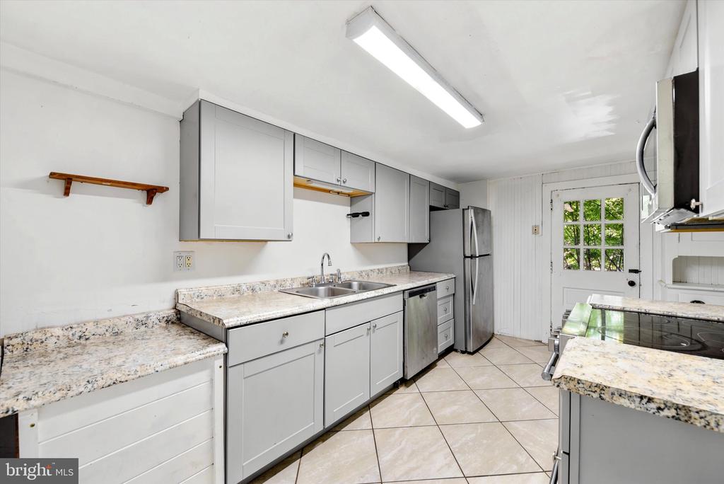210 WESTTOWN WAY