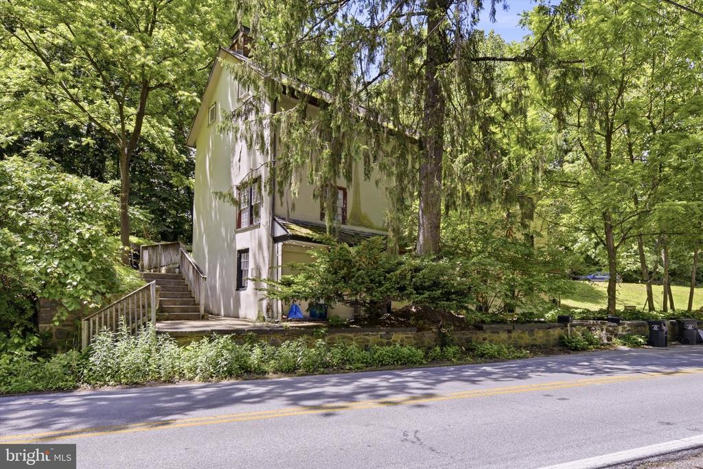210 WESTTOWN WAY