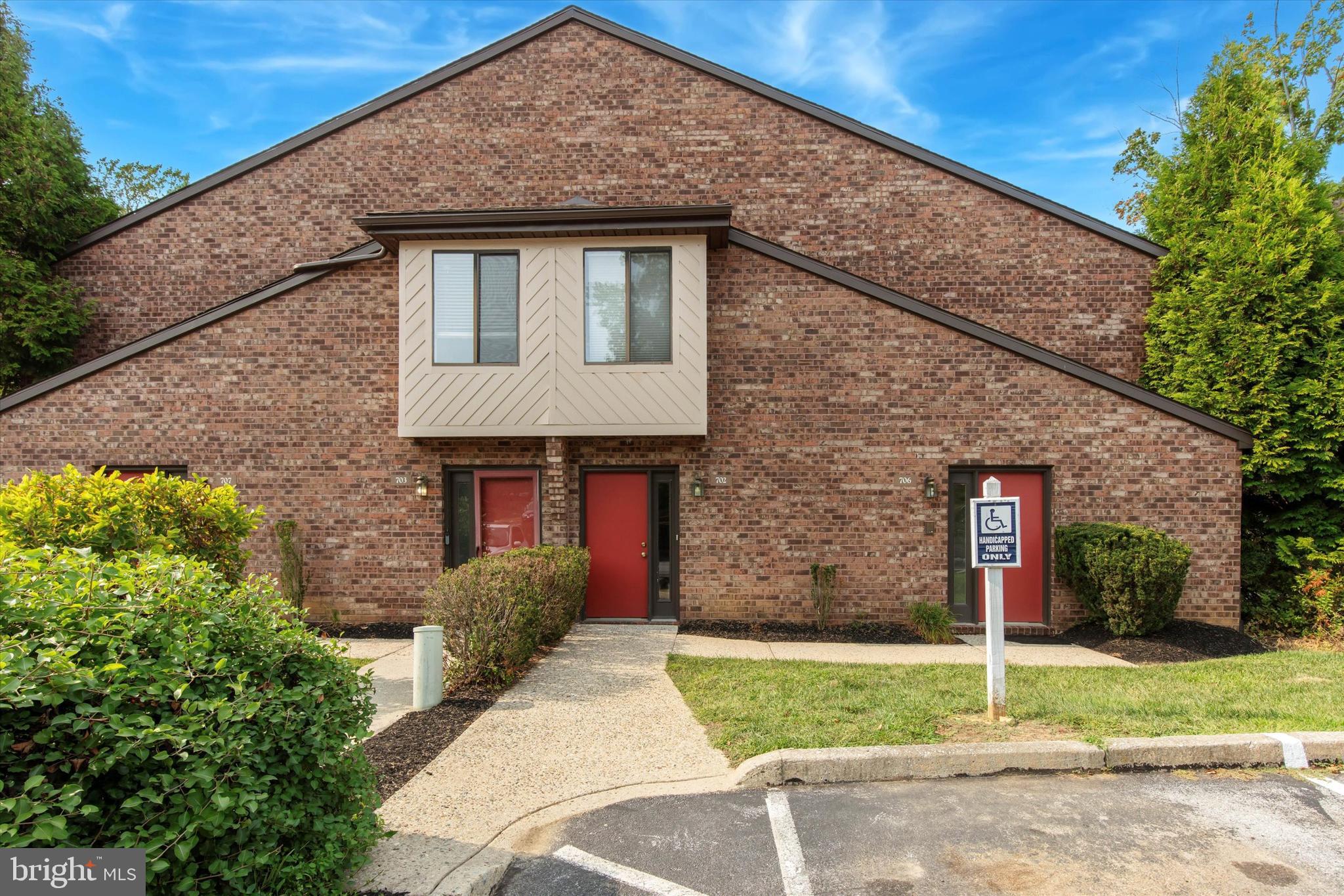 702 MOUNTAINVIEW DRIVE 702