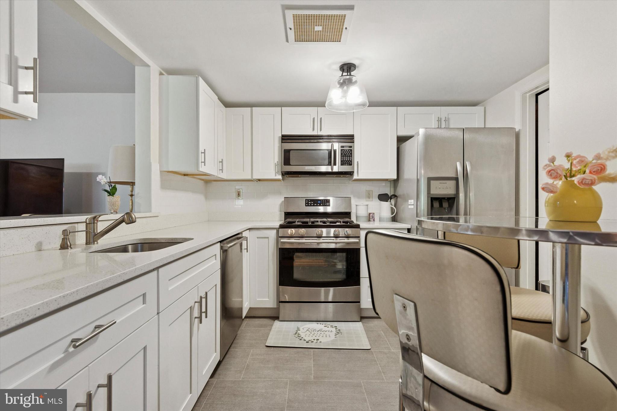 702 MOUNTAINVIEW DRIVE 702