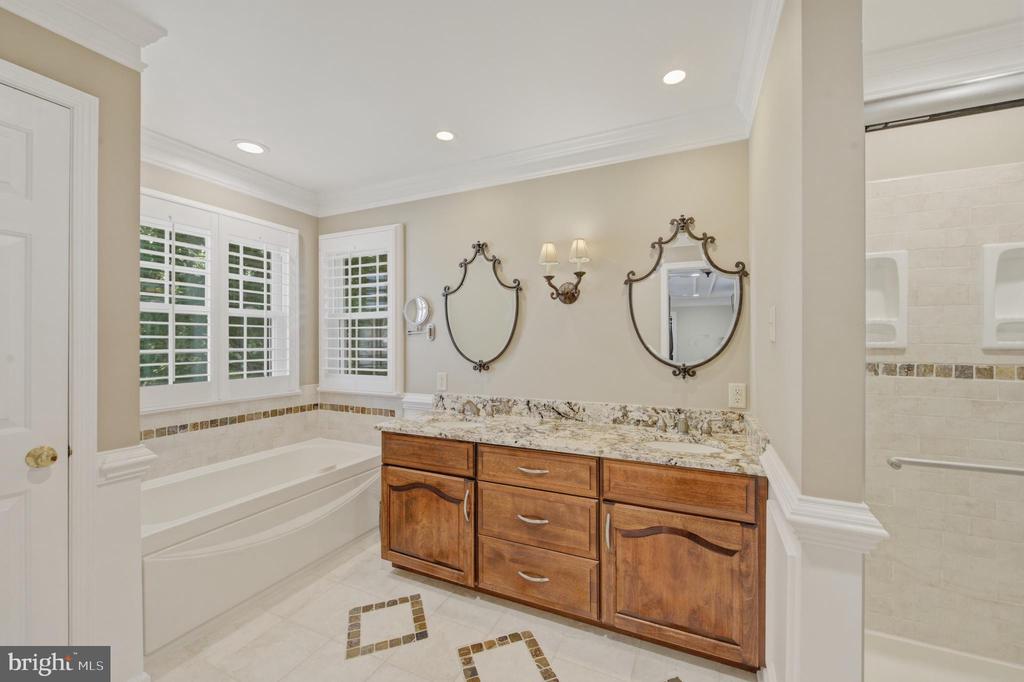 412 DEEP WILLOW DRIVE