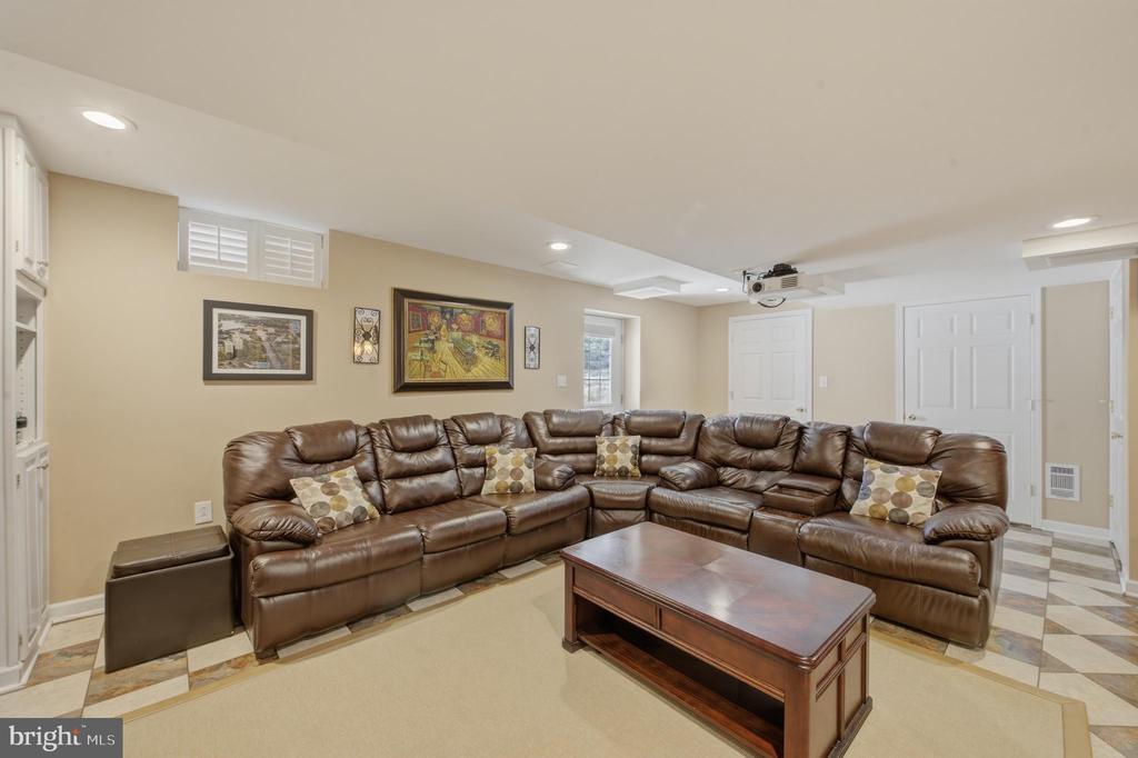 412 DEEP WILLOW DRIVE