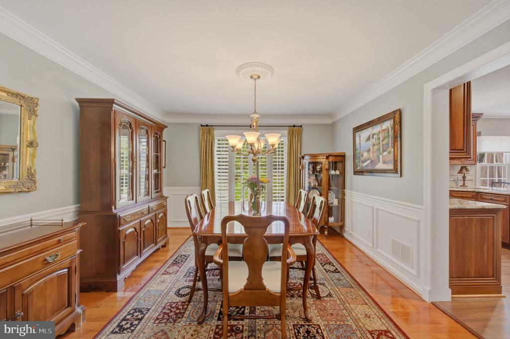 412 DEEP WILLOW DRIVE