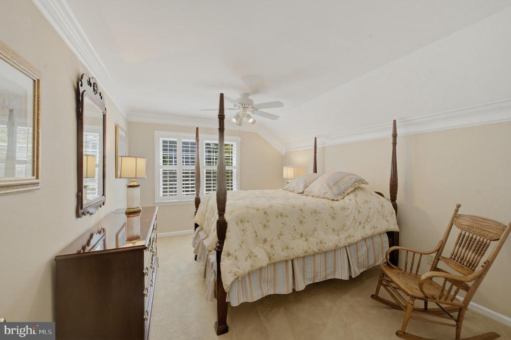 412 DEEP WILLOW DRIVE