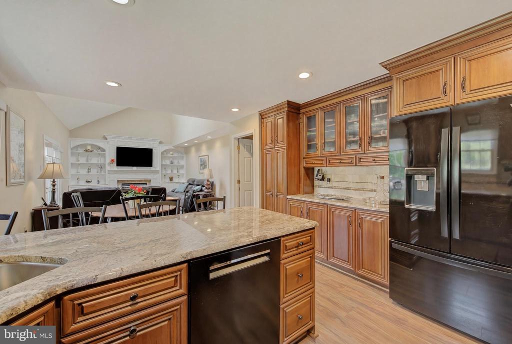 412 DEEP WILLOW DRIVE