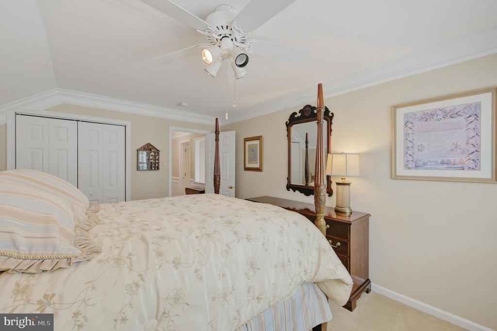 412 DEEP WILLOW DRIVE