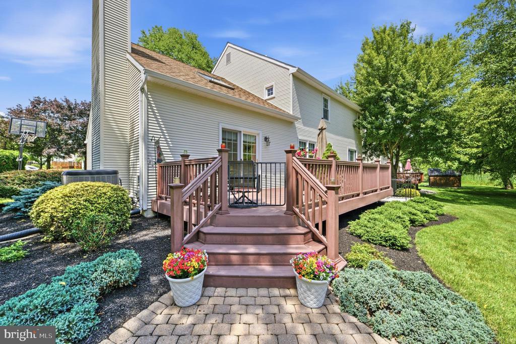 412 DEEP WILLOW DRIVE