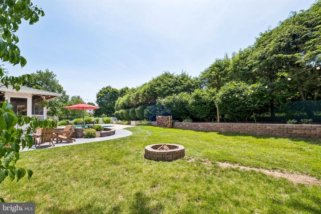 1323 N TULIP DRIVE