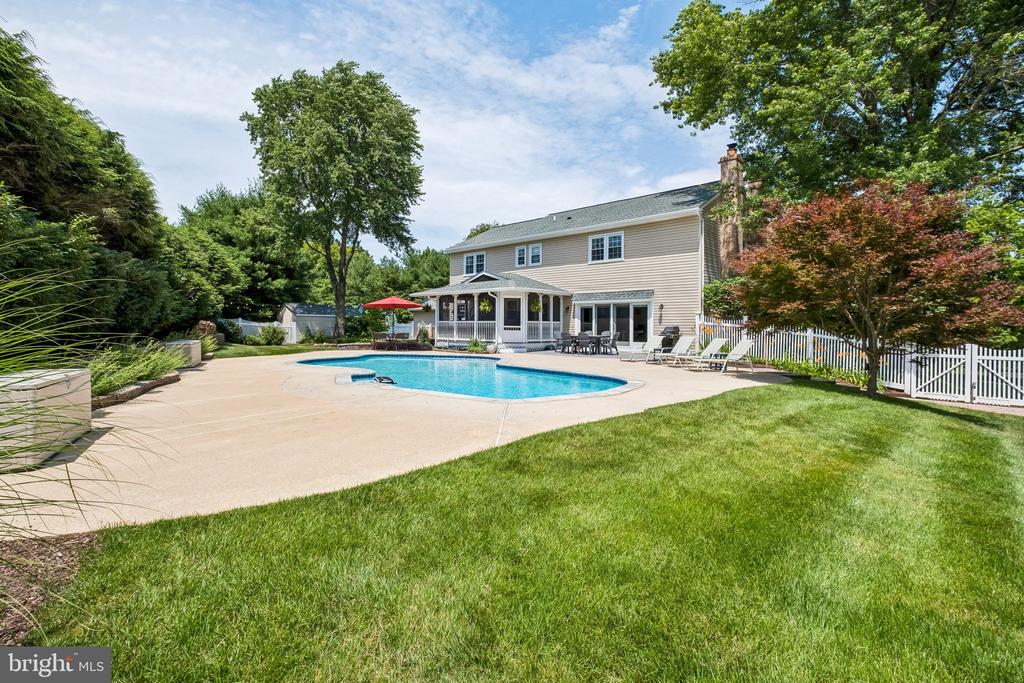 1323 N TULIP DRIVE