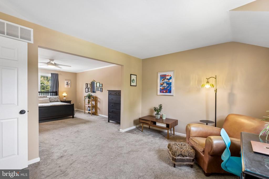 1323 N TULIP DRIVE