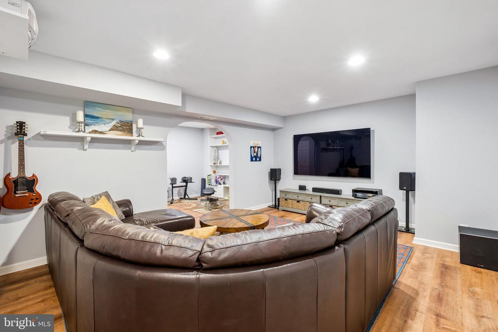 1323 N TULIP DRIVE