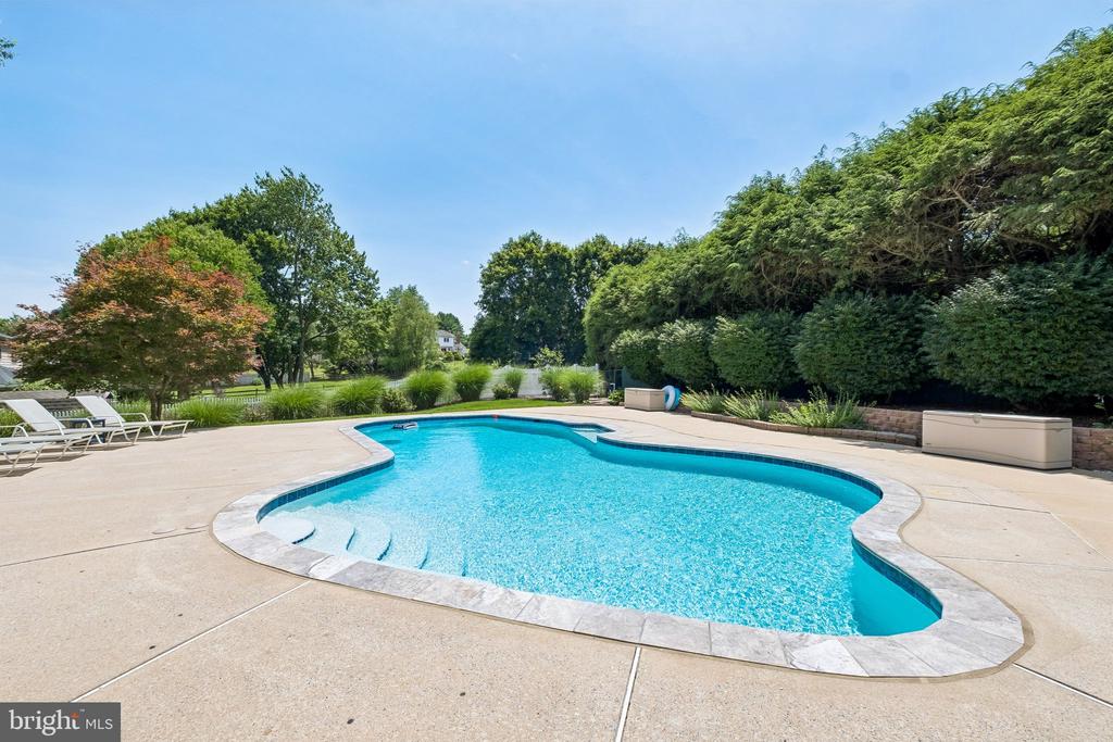 1323 N TULIP DRIVE