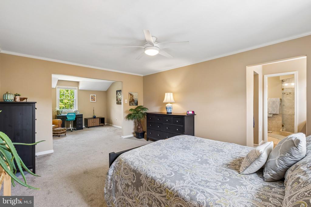 1323 N TULIP DRIVE