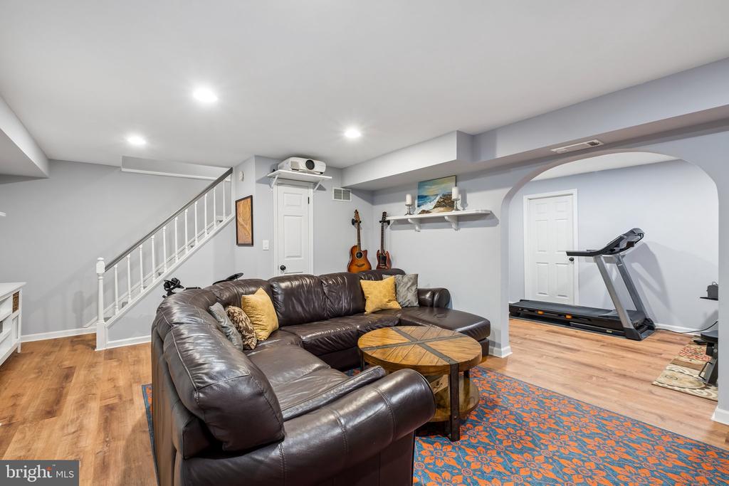 1323 N TULIP DRIVE