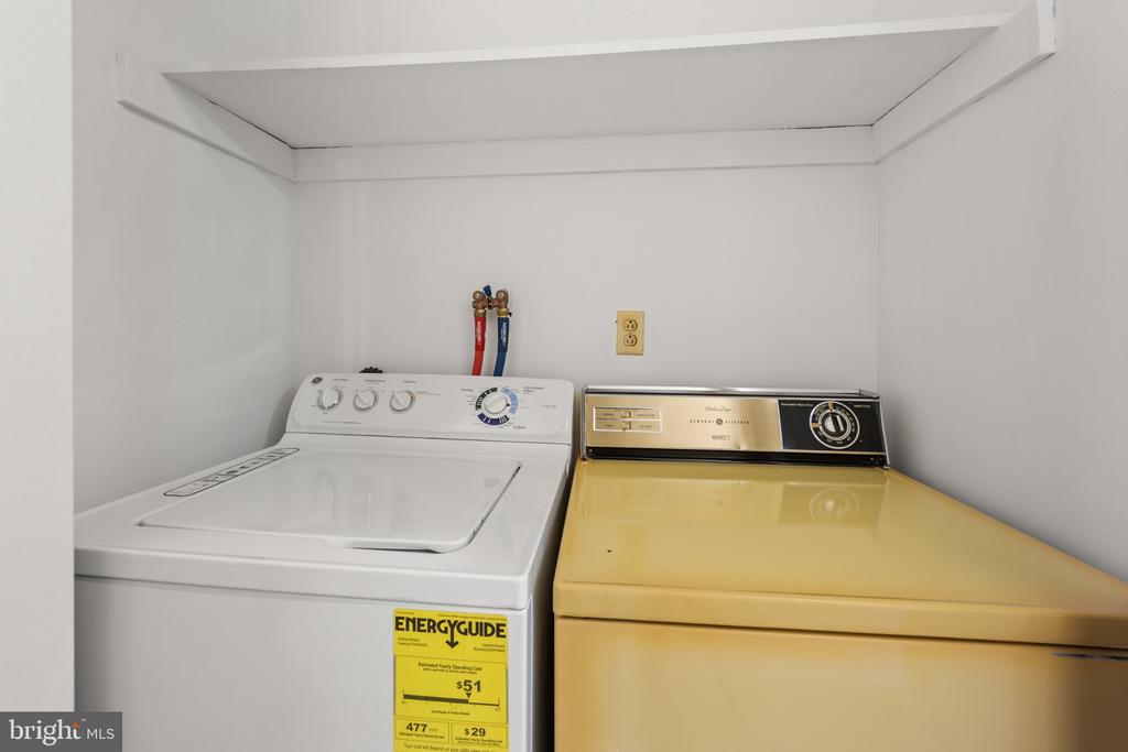 1607 RAINTREE LANE Unit: 1607