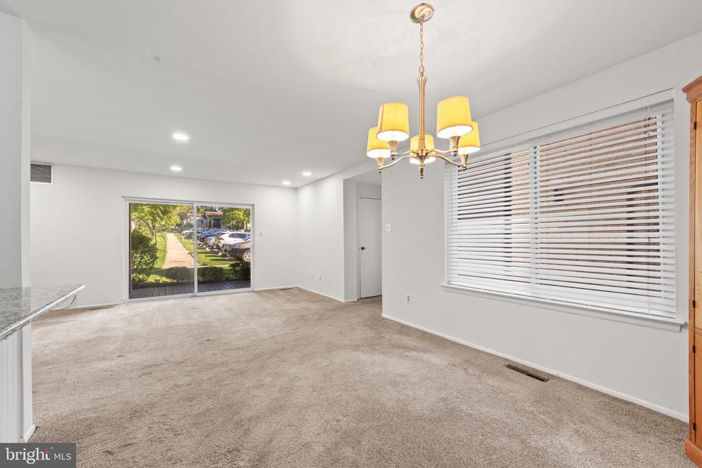 1607 RAINTREE LANE Unit: 1607