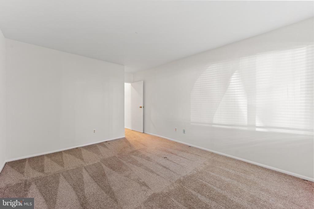 1607 RAINTREE LANE Unit: 1607