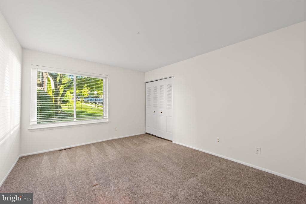 1607 RAINTREE LANE Unit: 1607