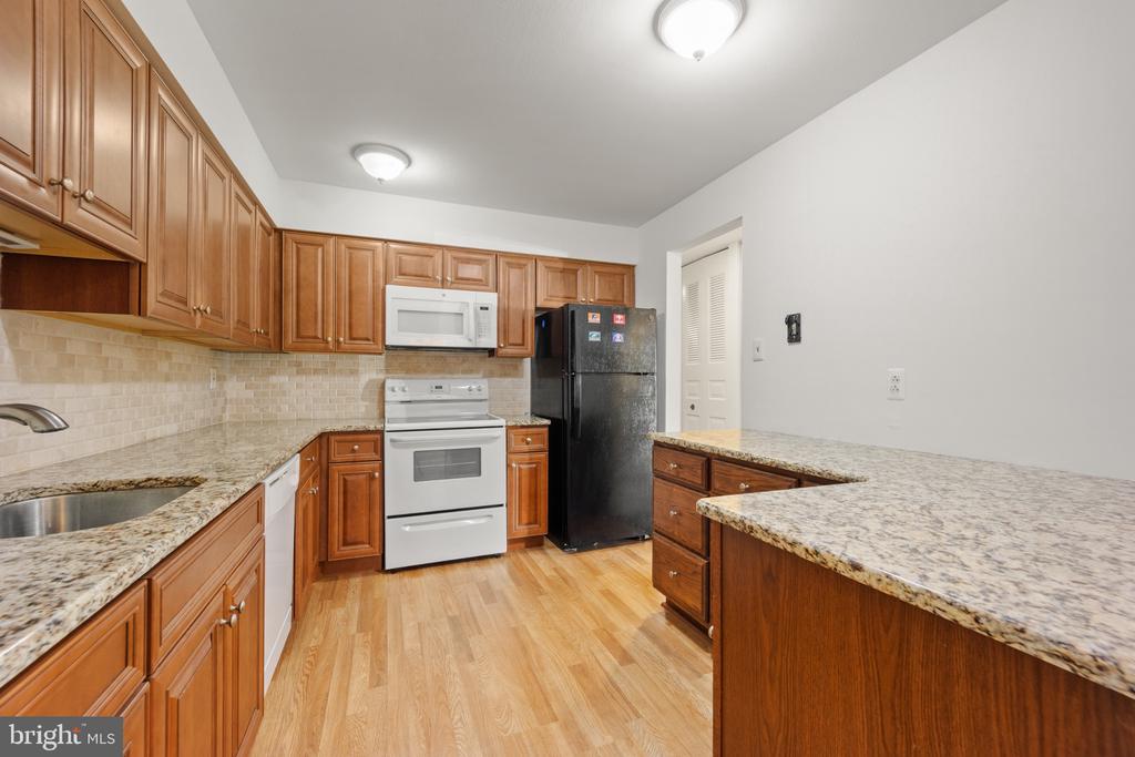 1607 RAINTREE LANE Unit: 1607