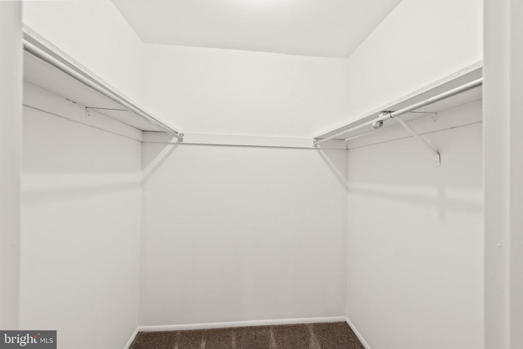 1607 RAINTREE LANE Unit: 1607