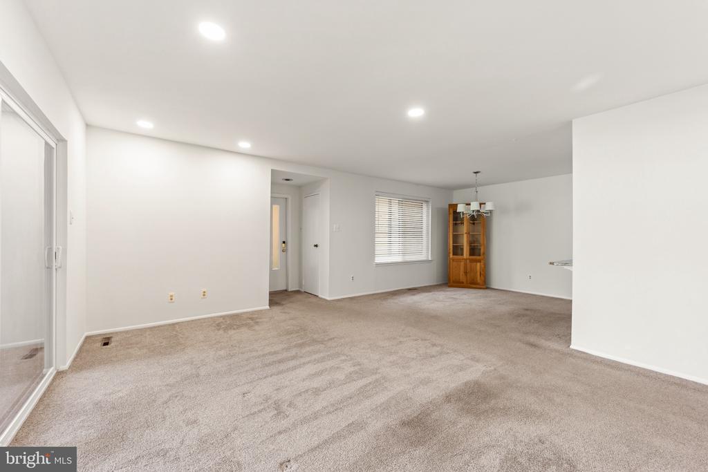1607 RAINTREE LANE Unit: 1607