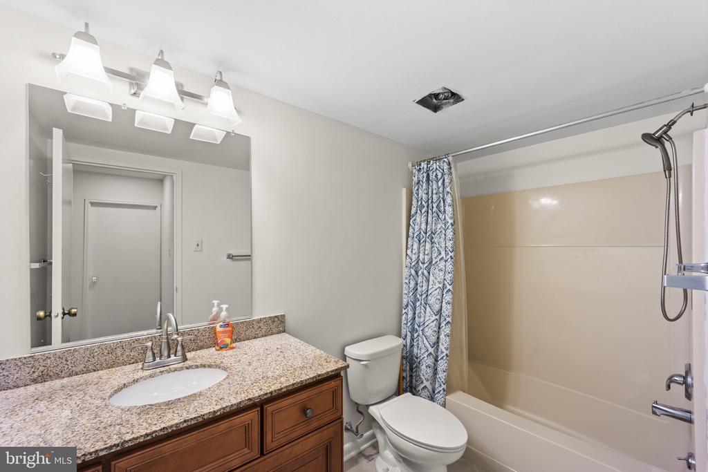 1607 RAINTREE LANE Unit: 1607