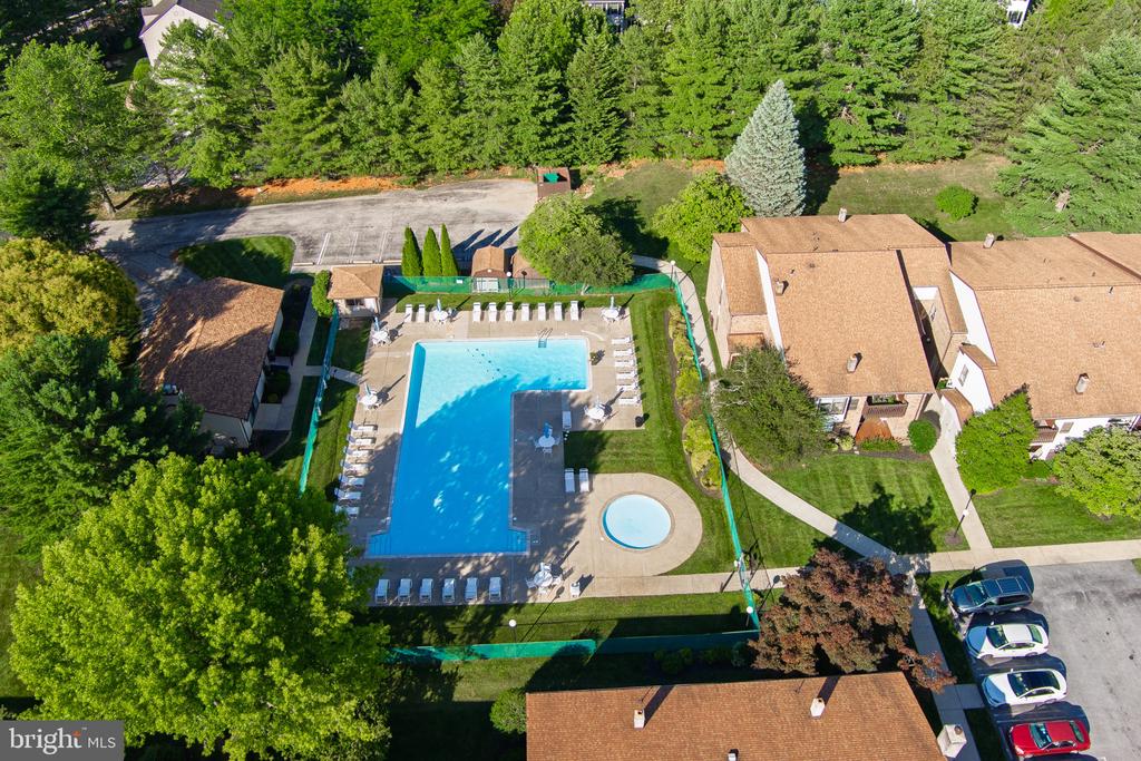 1607 RAINTREE LANE Unit: 1607
