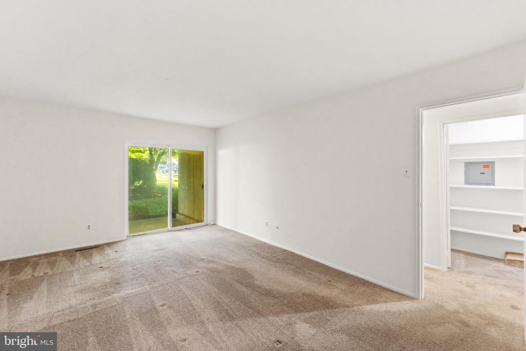 1607 RAINTREE LANE Unit: 1607