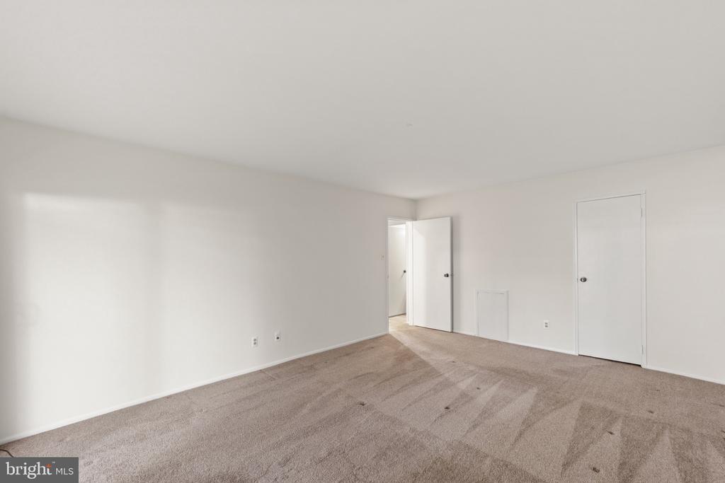 1607 RAINTREE LANE Unit: 1607