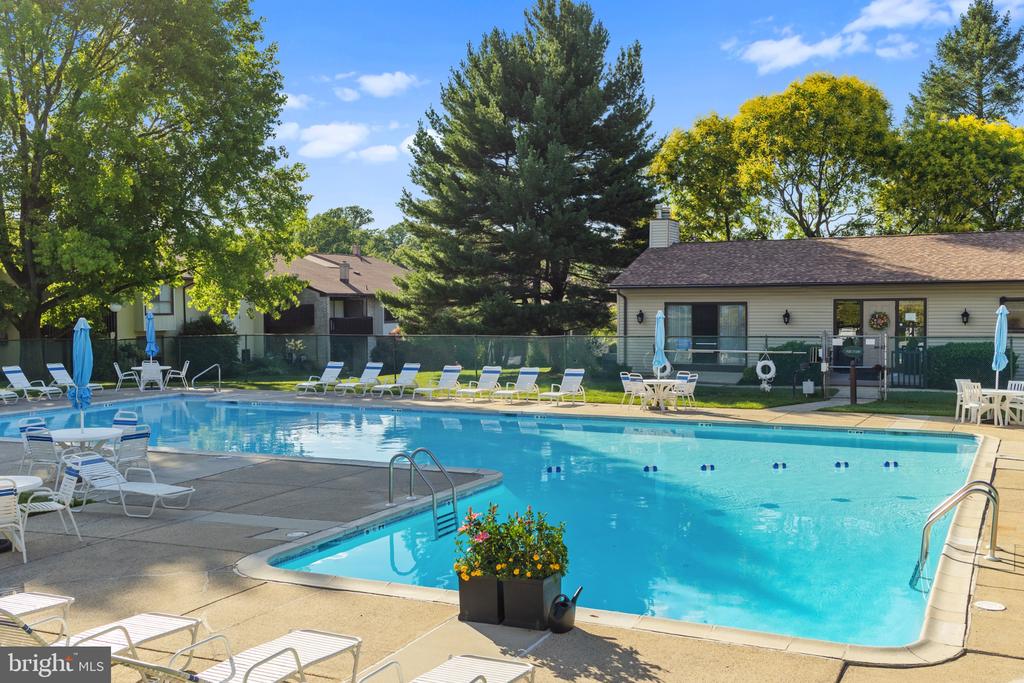 1607 RAINTREE LANE Unit: 1607