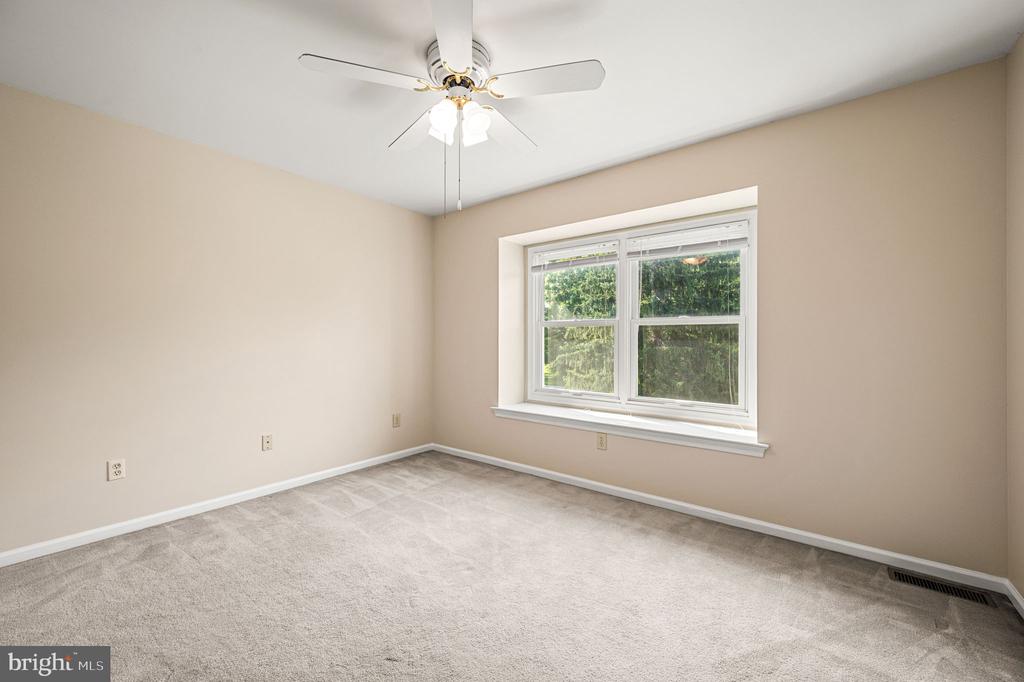 95 GREENVIEW DRIVE