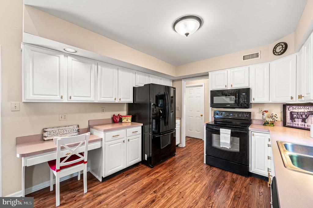 95 GREENVIEW DRIVE