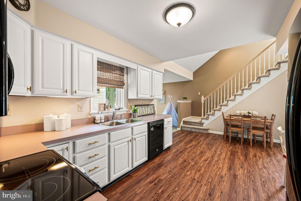 95 GREENVIEW DRIVE