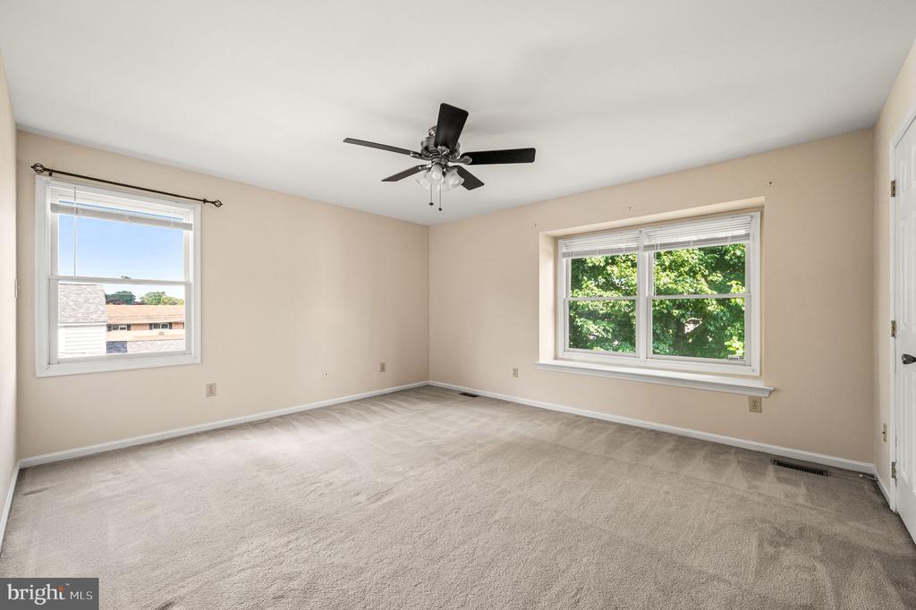 95 GREENVIEW DRIVE