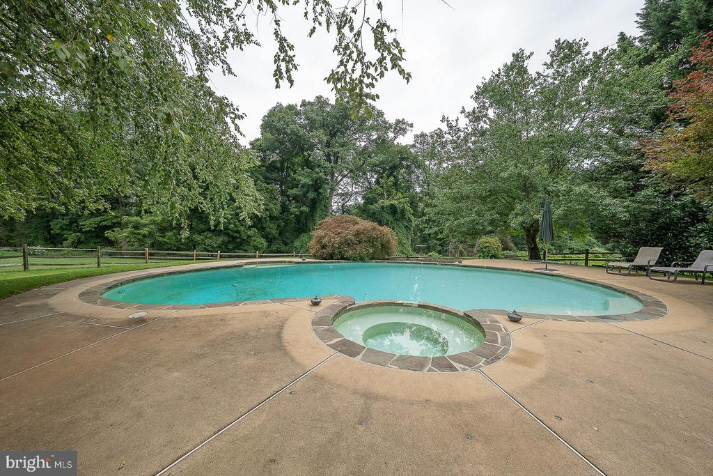 32 HERON HILL DRIVE