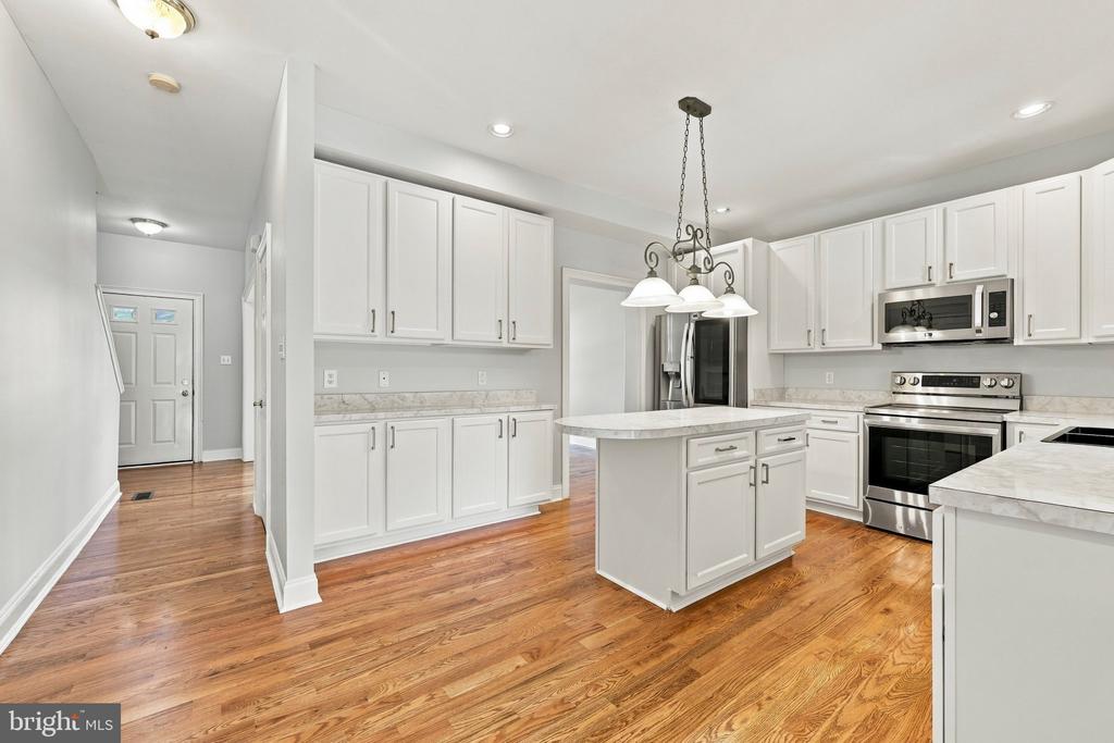 306 E MULBERRY
