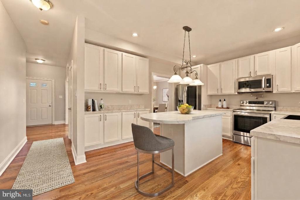 306 E MULBERRY