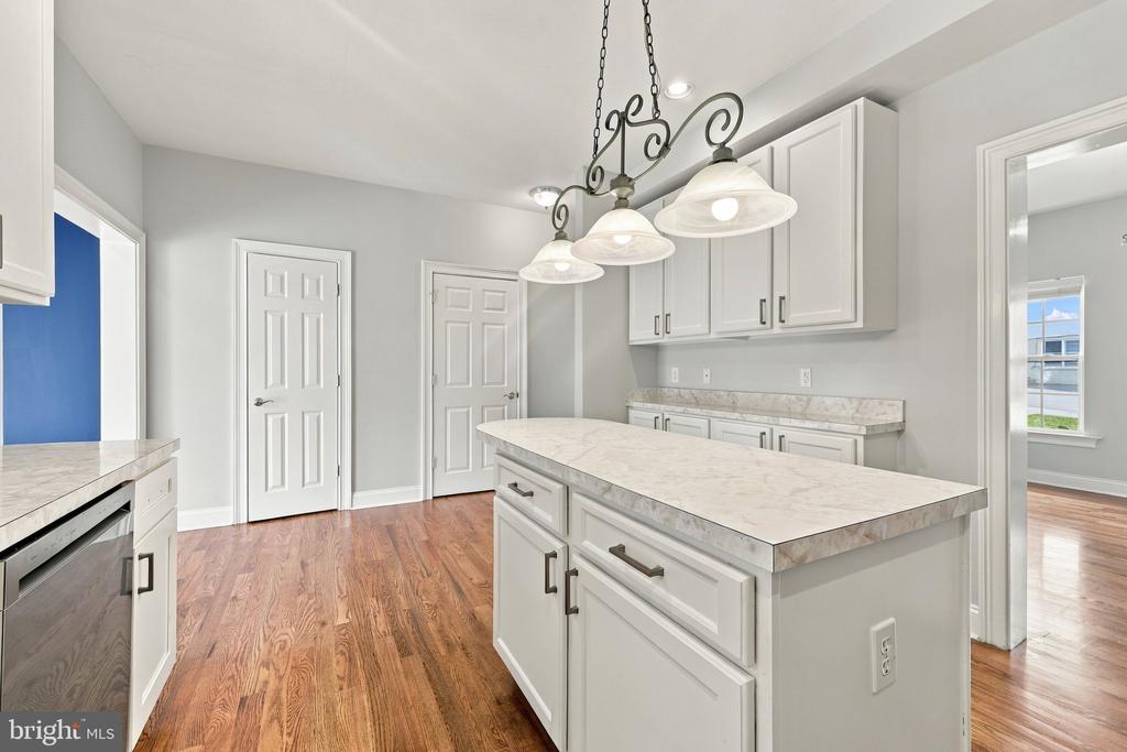 306 E MULBERRY