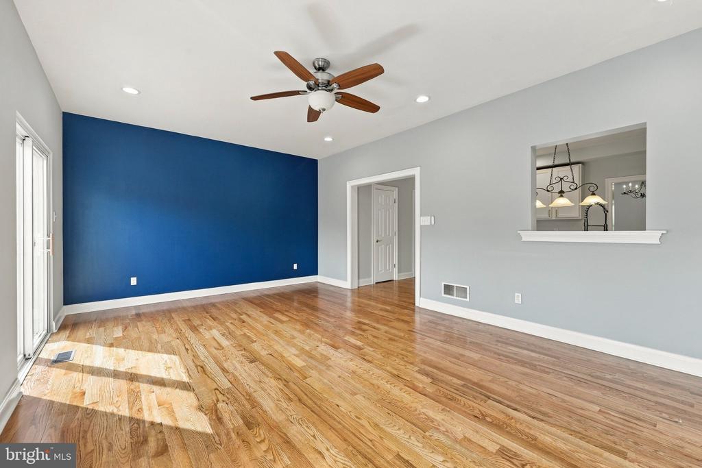 306 E MULBERRY