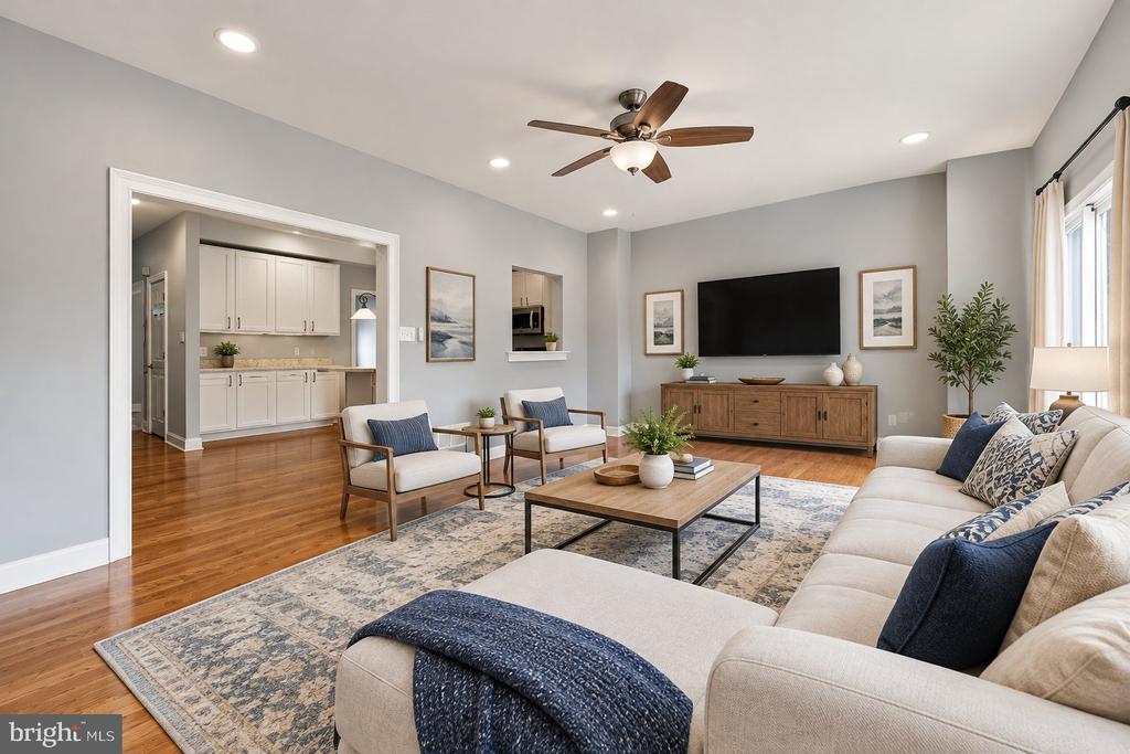 306 E MULBERRY